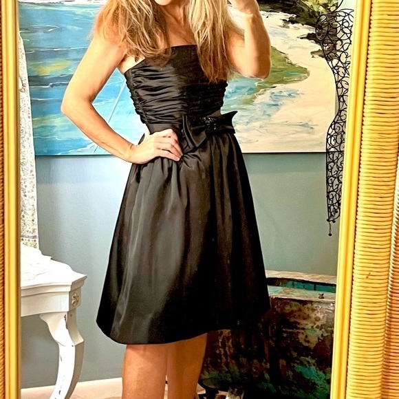 🖤WHBM,Gorgeous Black, Ruched Upper Cocktail Dress, Beaded Belt, Removable Strap - Picture 6 of 10